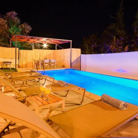Yesilkoy 2 Bedroom Вилла Калкан